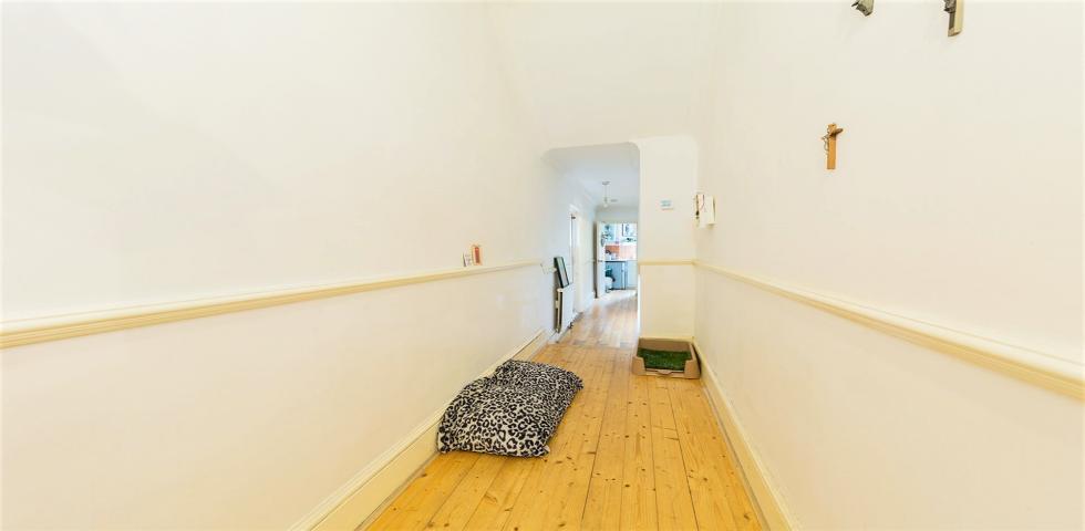 			PRIVATE GARDEN, 1 Bedroom, 1 bath, 1 reception Flat			 Kenilworth Road, KILBURN
